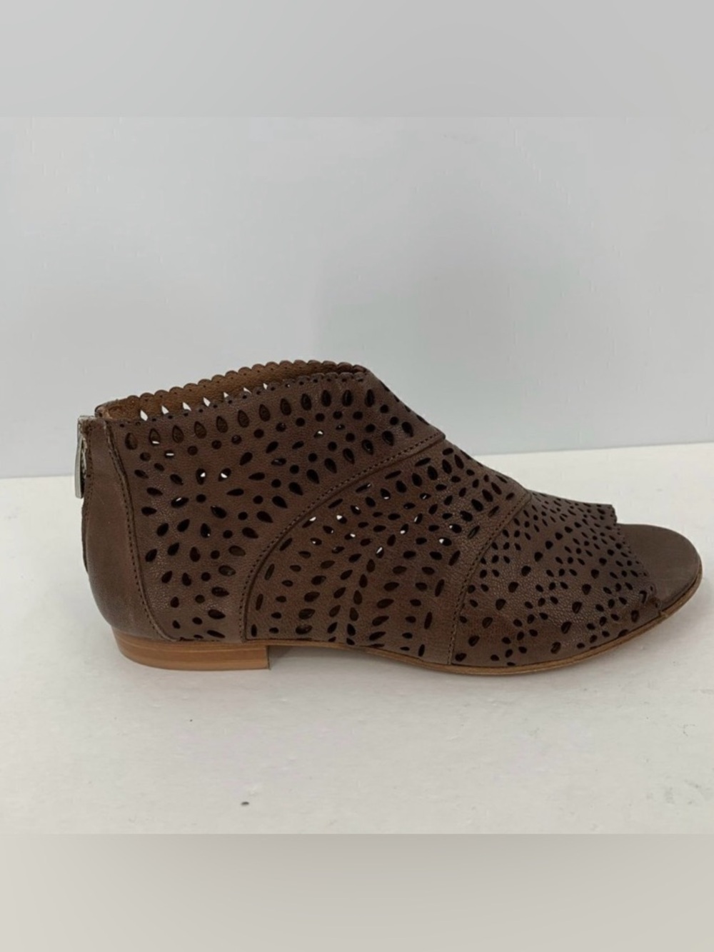 Cordani Bayous Peep Toe Bootie laser cut-out shoe Italy brown scallop 36 5 5.5